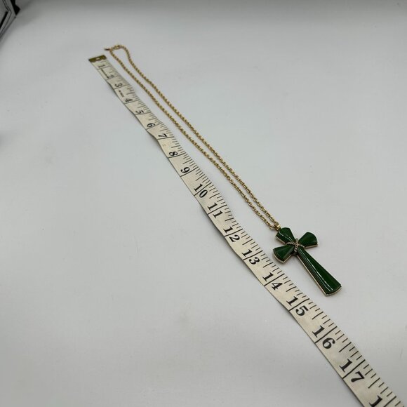 Vintage Avon Juliet Cross Necklace Gold Tone Green Lucite Rope Chain 30 Inch - Picture 8 of 9